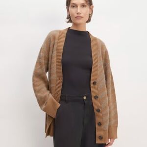 Everlane Alpaca Tiger Jacquard Cardigan in Camel/Medium Brown, v-neck, size xs